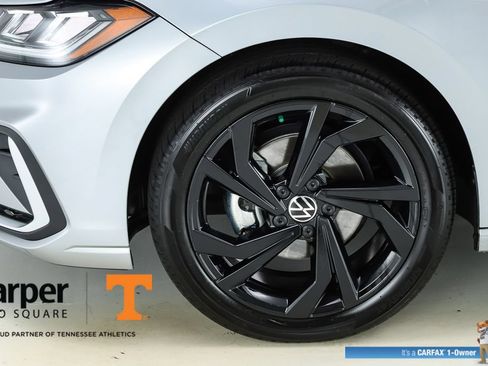 Used 2025 Volkswagen Jetta SE w/ Sunroof Package FWD image 5