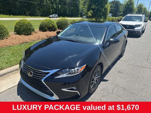 Used 2017 Lexus ES 350 w/ Luxury Package FWD image 1