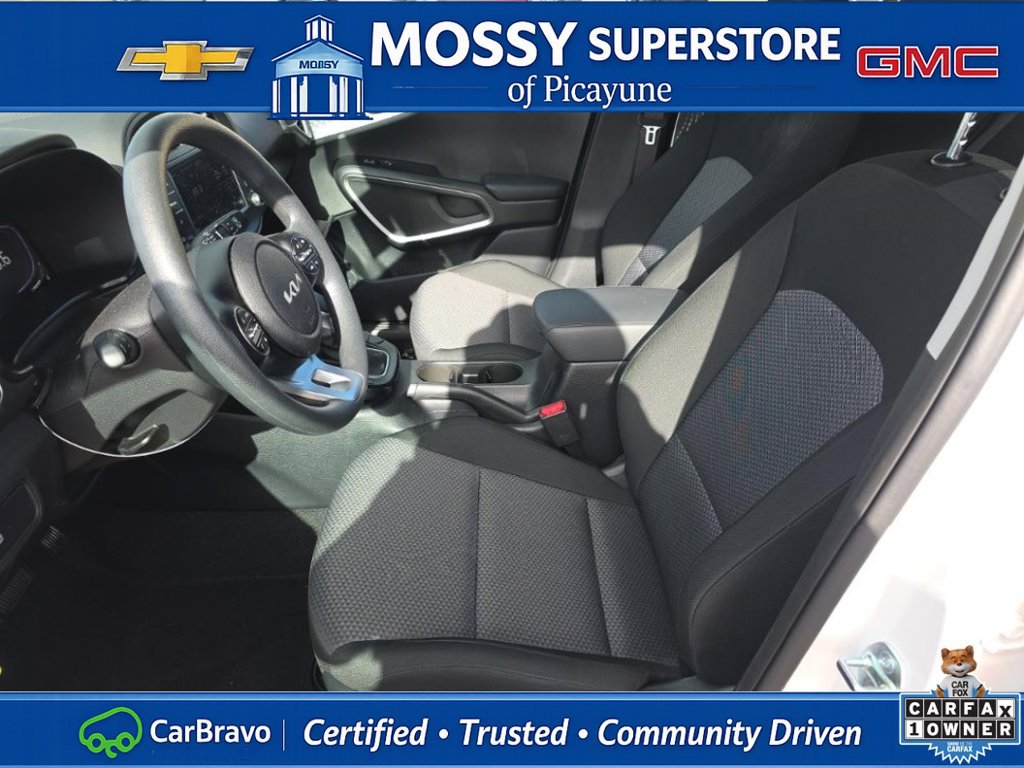 Used 2025 Kia Soul LX w/ LX Technology Package FWD image 10