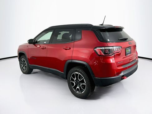 Used 2025 Jeep Compass Trailhawk AWD/4WD image 5