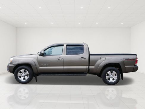 Used 2015 Toyota Tacoma 4x4 Double Cab w/ TRD Sport Package image 6