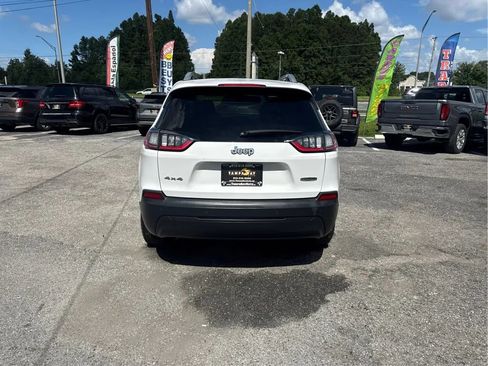 Used 2019 Jeep Cherokee Latitude Plus w/ Cold Weather Group AWD/4WD image 6