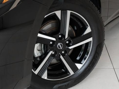 Used 2025 Nissan Sentra SV FWD image 2