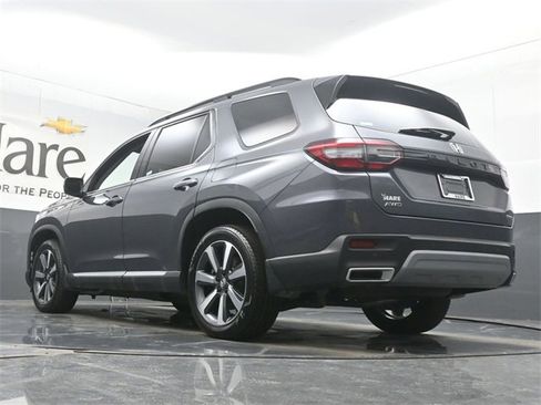 Used 2025 Honda Pilot Touring image 5