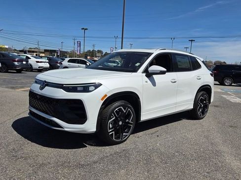 New 2026 Volkswagen Tiguan SEL R-Line AWD/4WD image 3