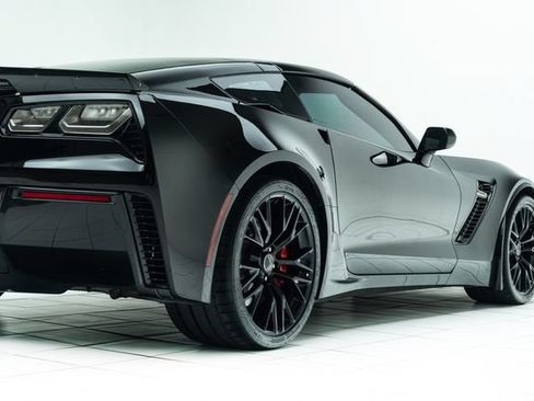 Used 2015 Chevrolet Corvette Z06 w/ 3LZ Preferred Equipment Group RWD image 13