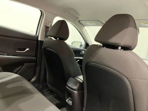 Used 2024 Hyundai Elantra SE image 37