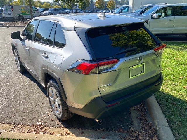 Used 2025 Toyota RAV4 LE AWD/4WD image 28
