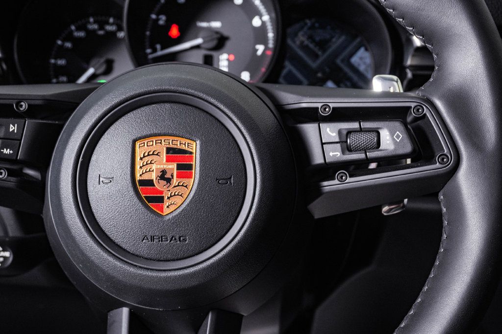 Certified 2026 Porsche Macan AWD/4WD image 18