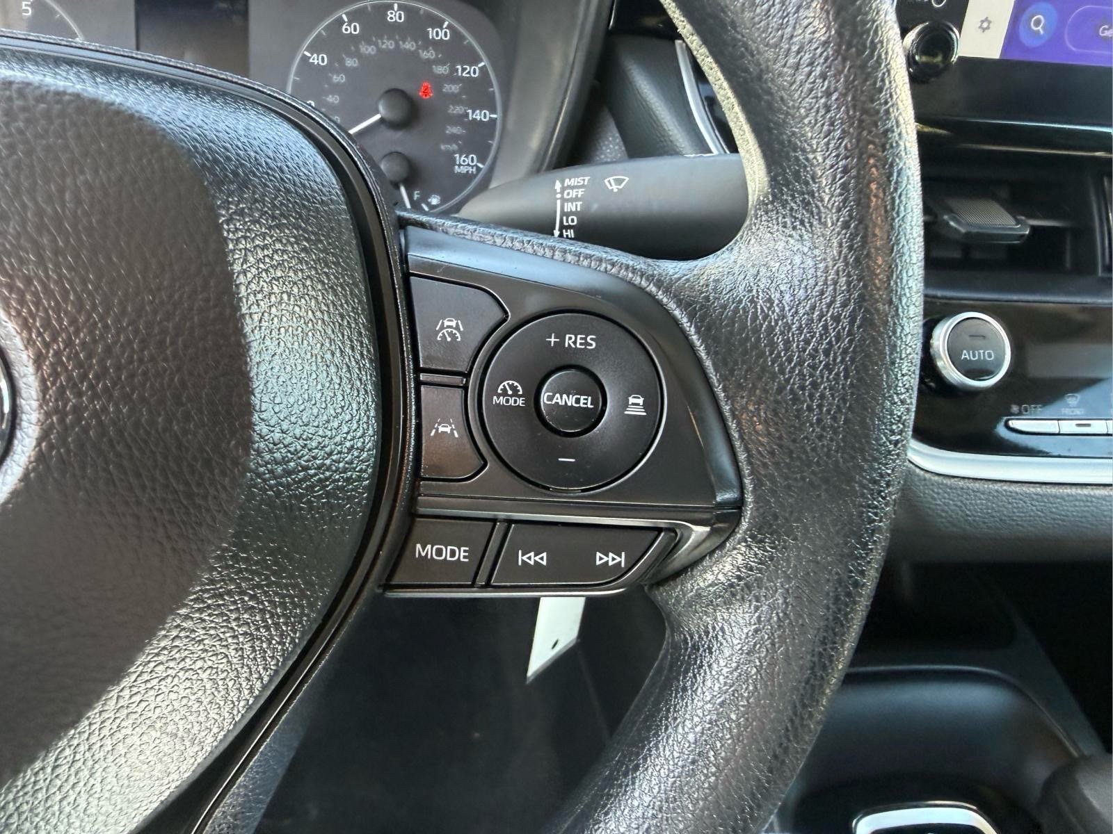 Used 2025 Toyota Corolla LE FWD image 23