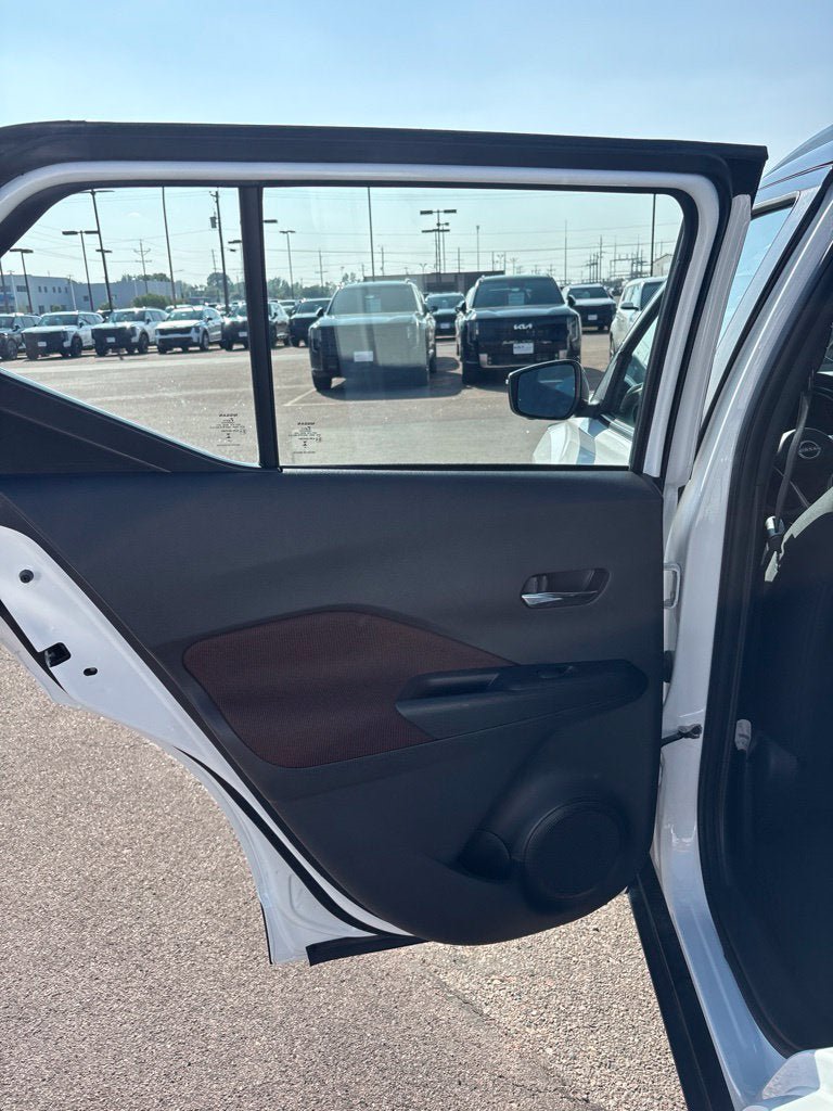Used 2023 Nissan Kicks SR FWD image 22