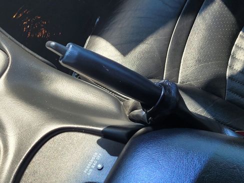 Used 2004 Chevrolet Corvette Base w/ Preferred Equipment Group image 23