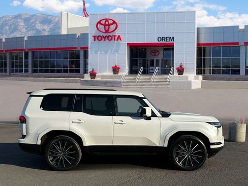 Used 2025 Lexus GX 550 w/ Accessory Package (2T) AWD/4WD image 3