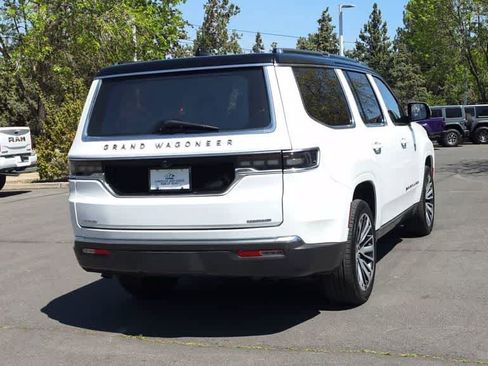 Used 2022 Jeep Grand Wagoneer Series III w/ Rear Seat Video Group 1 AWD/4WD image 8