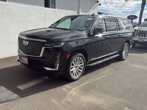 Used 2023 Cadillac Escalade ESV Luxury image 3