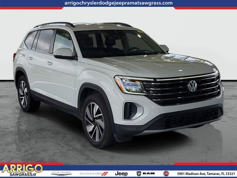 Used 2025 Volkswagen Atlas SE image 1