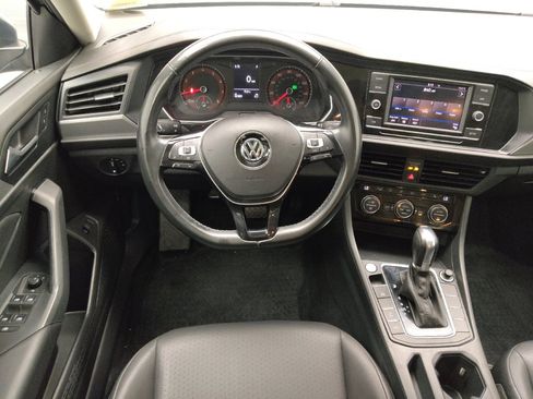Used 2019 Volkswagen Jetta SE w/ Cold Weather Package FWD image 22