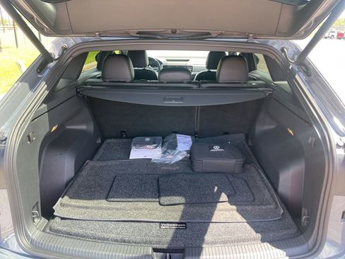 Used 2022 Volkswagen Atlas Cross Sport SEL R-Line AWD/4WD image 14