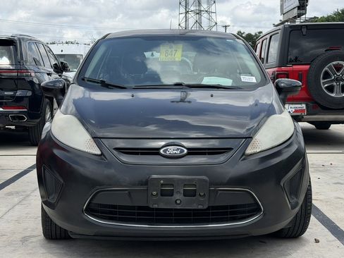 Used 2011 Ford Fiesta SE FWD image 2