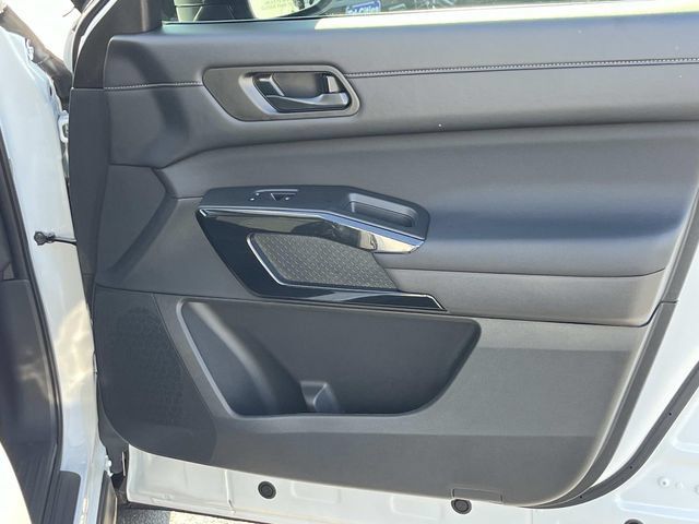 Used 2025 Nissan Pathfinder SV FWD image 23