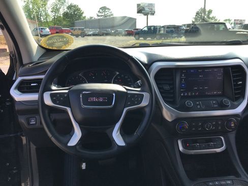 Used 2023 GMC Acadia SLT image 9