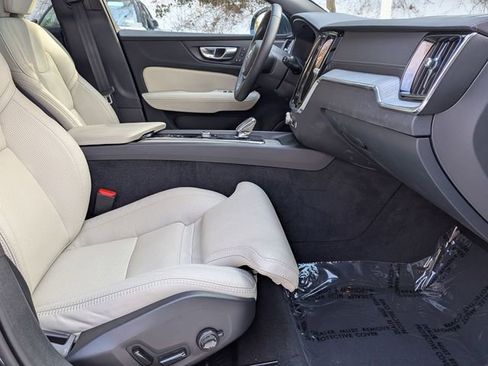 Certified 2025 Volvo V60 B5 Cross Country Ultra image 28