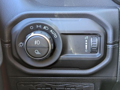 New 2025 Jeep Gladiator Sport image 13