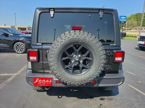 Used 2025 Jeep Wrangler Unlimited Sport AWD/4WD image 4