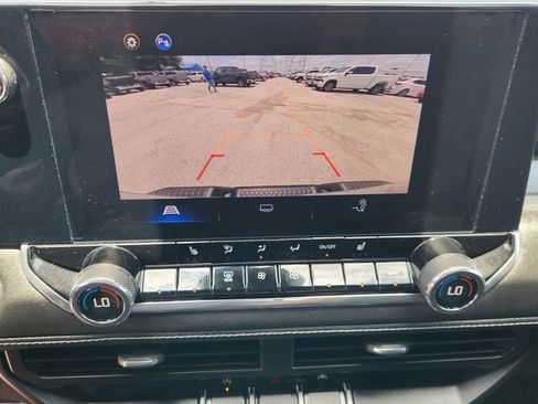 Used 2024 Chevrolet Colorado LT w/ LT Convenience Package II RWD image 17