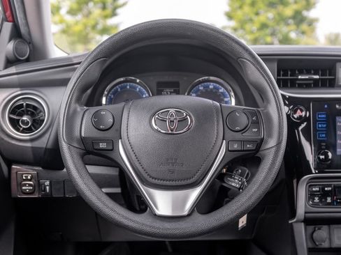 Used 2019 Toyota Corolla LE FWD image 14
