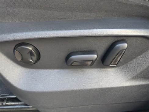 Used 2019 Volkswagen Atlas SE w/ Towing Package image 22