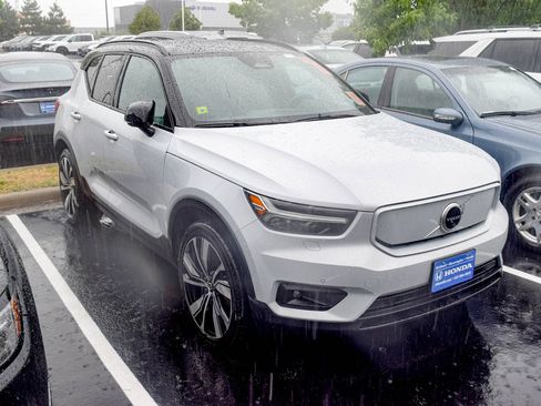Used 2021 Volvo XC40 P8 Recharge w/ Advanced Package AWD/4WD image 3