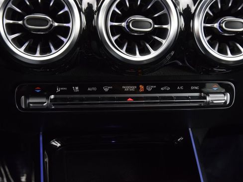 Used 2022 Mercedes-Benz GLB 250 image 27