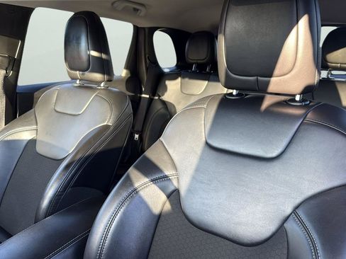 Used 2020 Jeep Cherokee Latitude Plus image 10