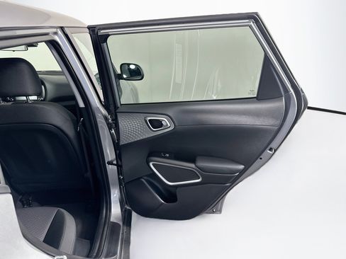 Used 2025 Kia Soul LX w/ LX Technology Package FWD image 29