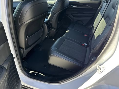 New 2025 Jeep Grand Cherokee Altitude image 24