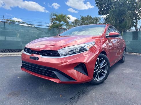 Used 2023 Kia Forte LXS w/ LXS Technology Package image 3