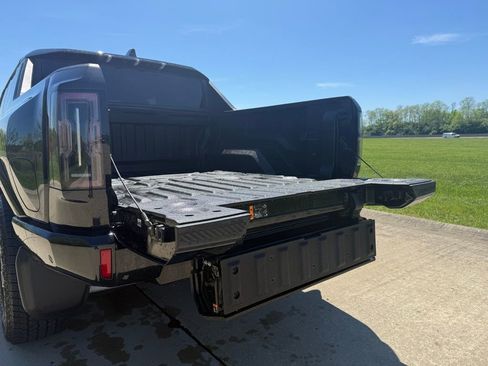 Used 2025 GMC Hummer EV 3X w/ LPO, Illumination Package AWD/4WD image 6