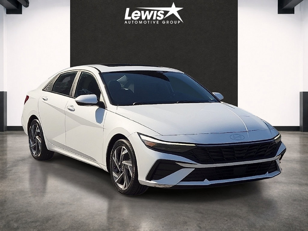 Used 2025 Hyundai Elantra SEL FWD image 6