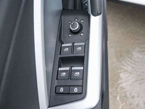 New 2025 Audi Q3 2.0T Premium image 25