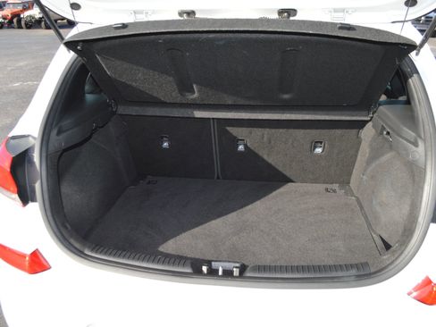 Used 2018 Hyundai Elantra GT FWD image 5