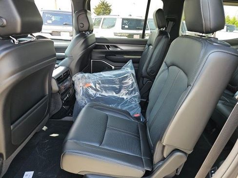 New 2026 Jeep Grand Wagoneer 4WD image 17