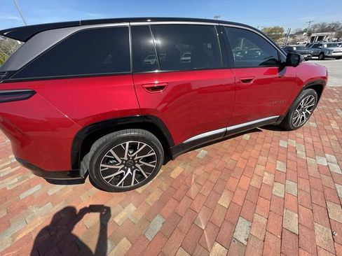 Used 2025 Jeep Wagoneer S Limited image 18