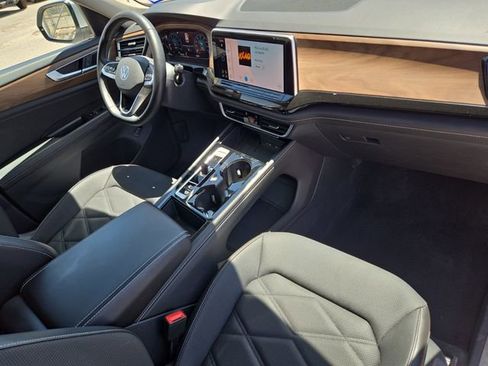 Used 2025 Volkswagen Atlas SE image 12