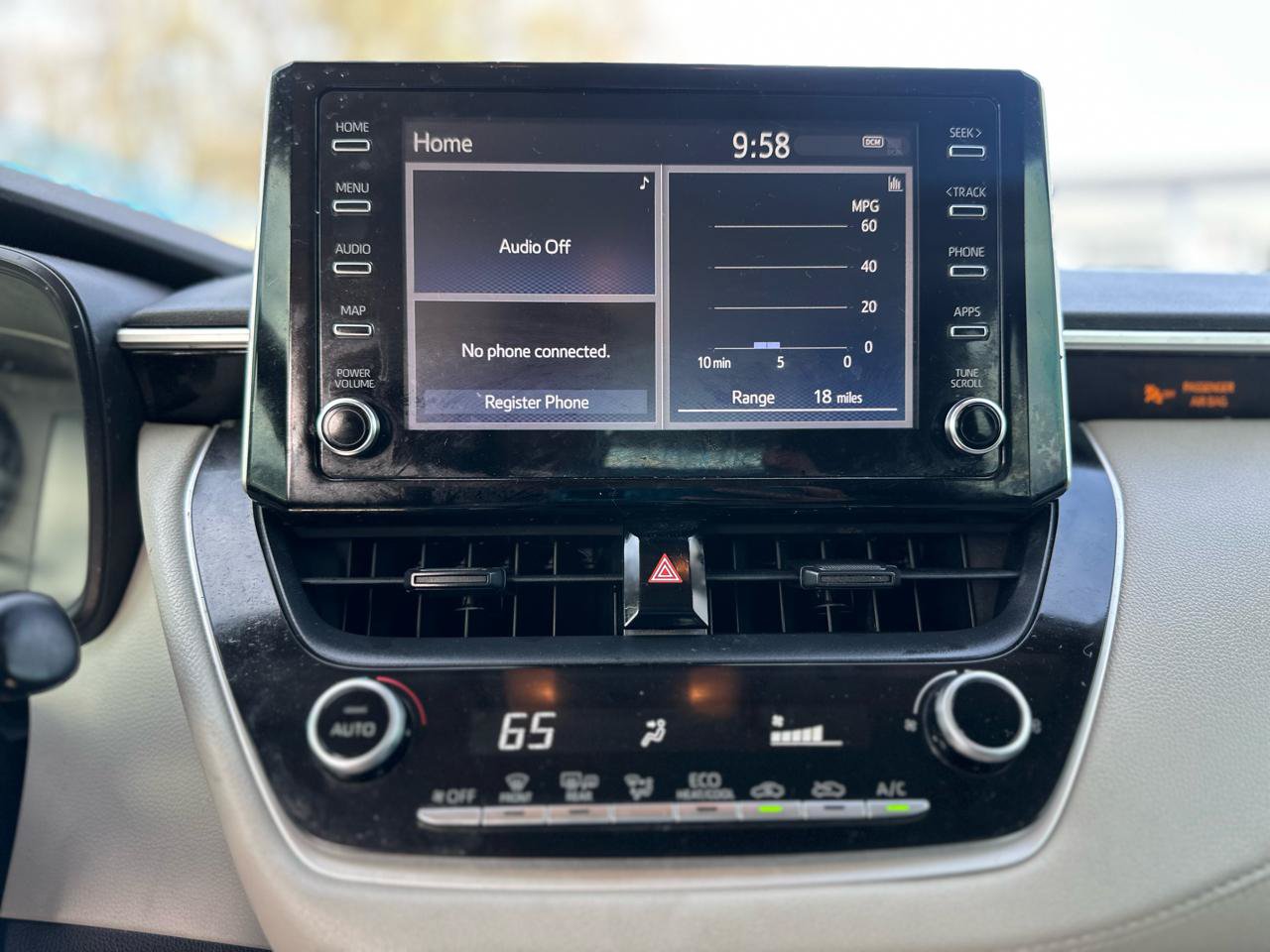 Used 2020 Toyota Corolla LE FWD image 11
