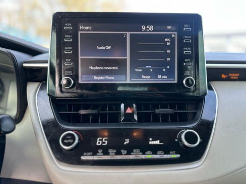 Used 2020 Toyota Corolla LE FWD image 11