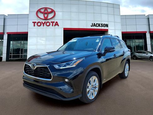 Certified 2026 Toyota Highlander Limited AWD/4WD image 1