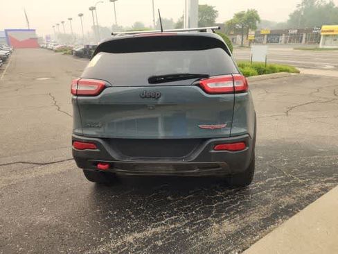 Used 2015 Jeep Cherokee Trailhawk w/ Leather Interior Group AWD/4WD image 18