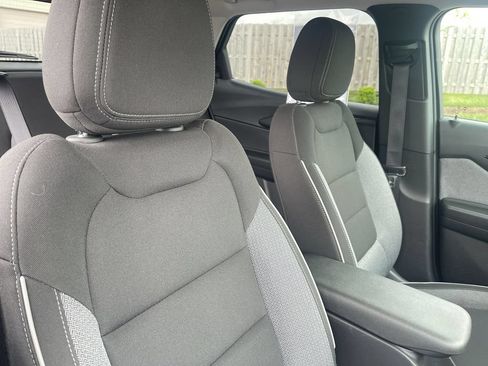 Used 2025 Chevrolet TrailBlazer LT FWD image 38