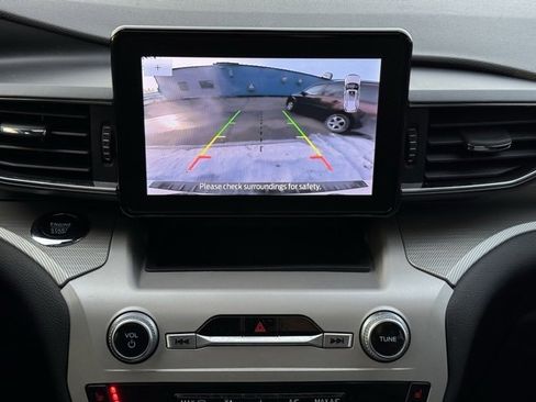 Certified 2023 Ford Explorer XLT w/ Equipment Group 202A image 4